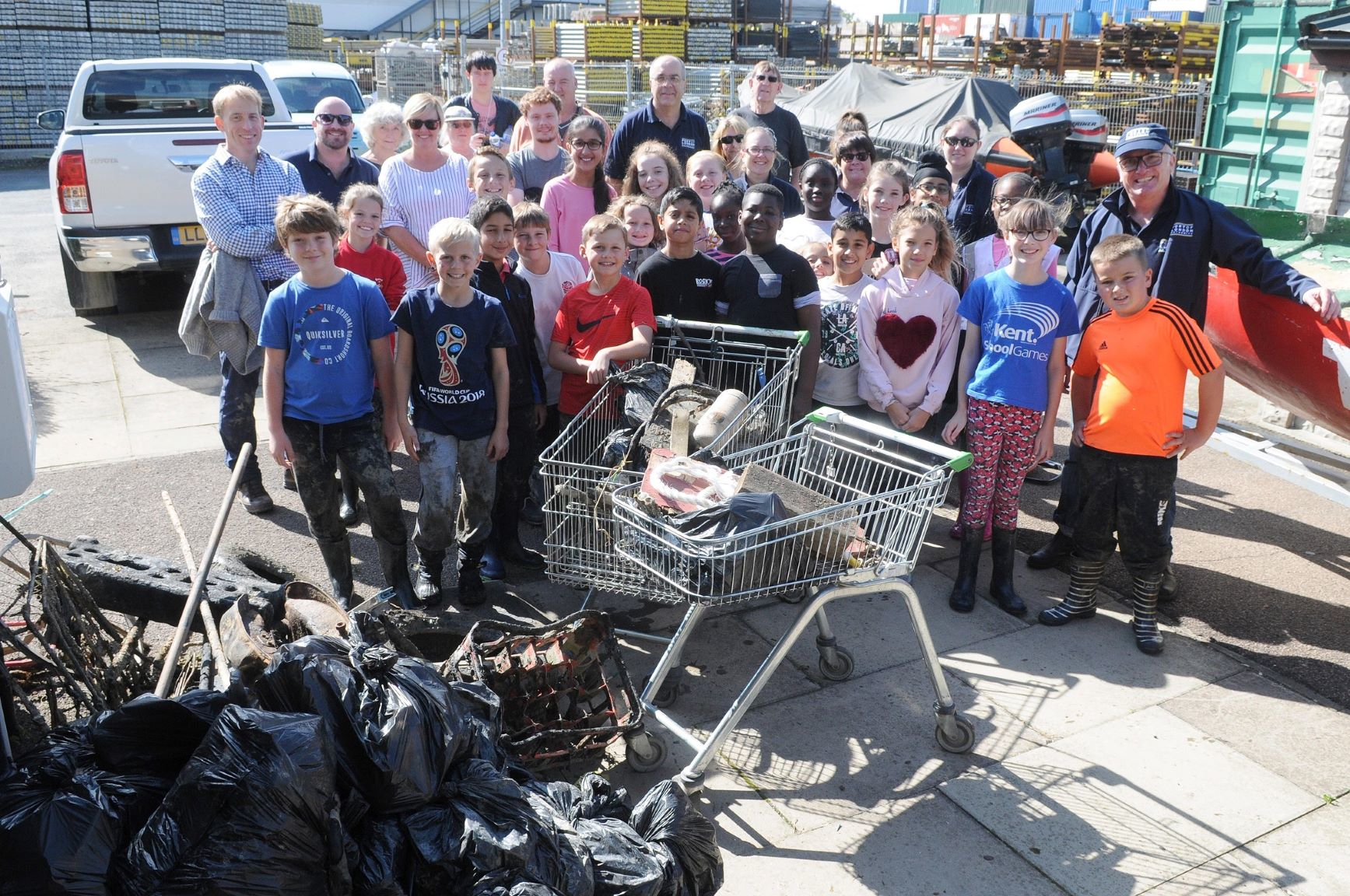 Gravesend pupils get to grips with plastic pollution in the Thames