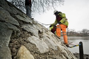 Replacing the stones at Oliver's Ait (click on image to enlarge)
