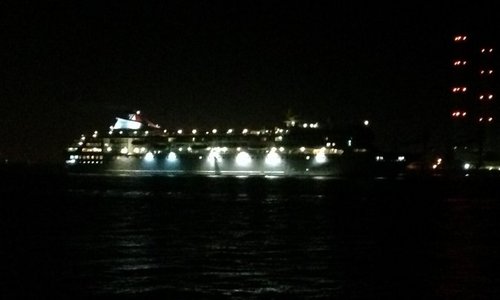One of the last to go, cruise ship Braemar off Gravesend at 0220 on Wednesday