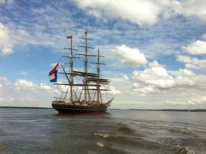 Pilot Stafford safely aboard, Stad Amsterdam heads for home.